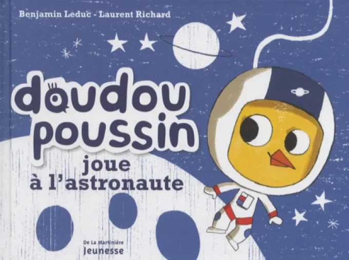 Doudou Poussin joue à l'astronaute