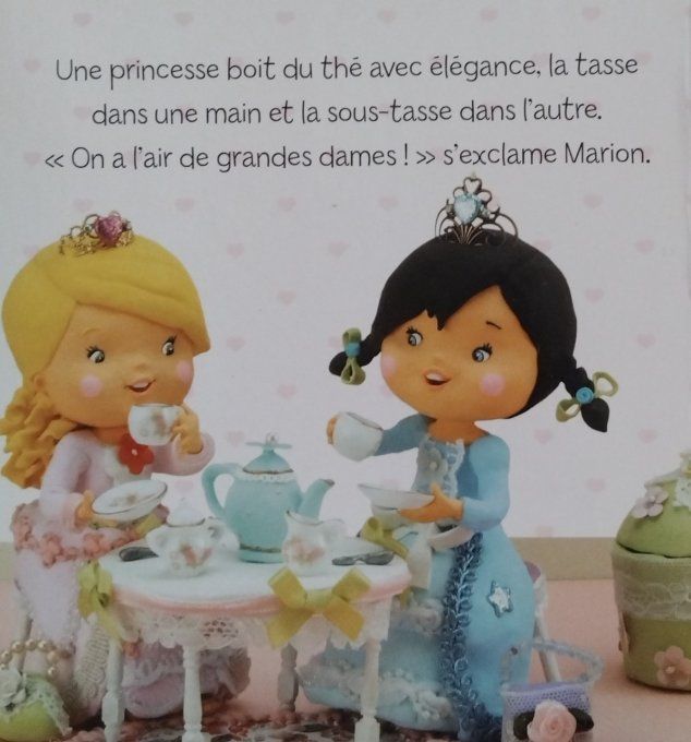 P'tite fille Rose joue à la princesse